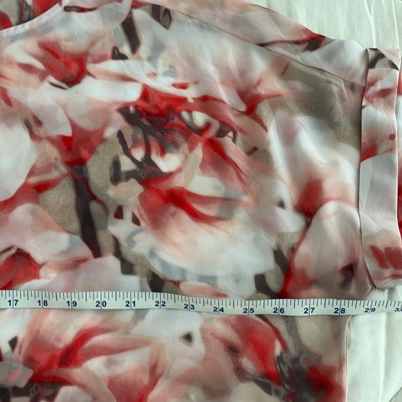 Liz Claiborne Multi-Color, Abstract Floral, 3/4 Cuffed Sleeve Blouse. Size 2X - Picture 9 of 10